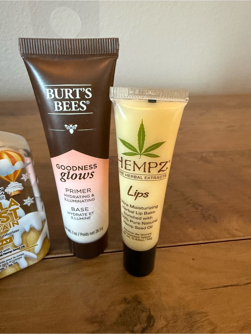 Hempz/Burt's Bees bundle Goodness Glows Primer - Lip Balms - Picture 3 of 3